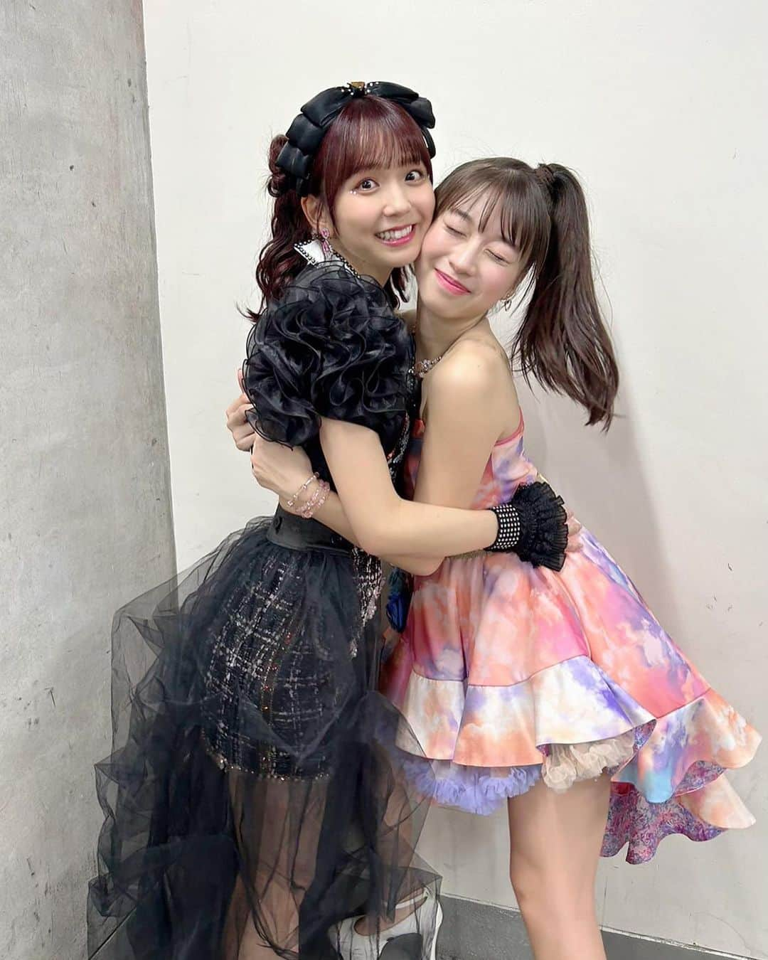 牧野真莉愛さんのインスタグラム写真 - (牧野真莉愛Instagram)「♡ ♡ 💖宮崎由加さん💖 大好きすぎてハグしてしまった🐰まりあ かわいすぎる宮崎さん💕💕 宮崎さんがRHのとき、いっしょに袖で踊ってくれた曲なーんだ？？【問1】  🎀🎀🎀🎀🎀  ✨Hello! Project 25th ANNIVERSARY CONCERT「ALL FOR ONE & ONE FOR ALL!」✨  2023.9.10🎵国立代々木競技場 第一体育館 とってもありがとうございました💖 つづく ♡ ♡  #HelloProject  #宮崎由加 さん💖 #juicejuice さん」9月25日 23時31分 - maria_makino.official