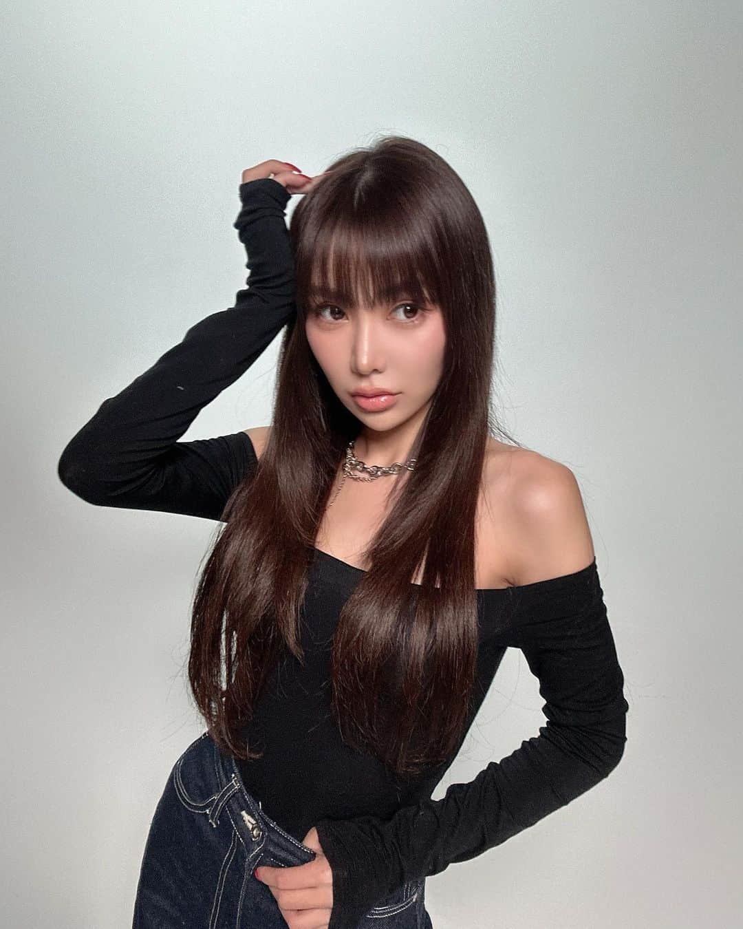 のインスタグラム：「こないだの私服は お気に入りのトップスを。  このフィット感がたまらん♡  そして、忍ばせるお花🌼」