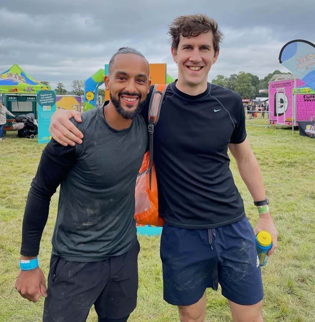 セオ・ウォルコットのインスタグラム：「Before ⏩ After  Tough Mudder completed ✅」