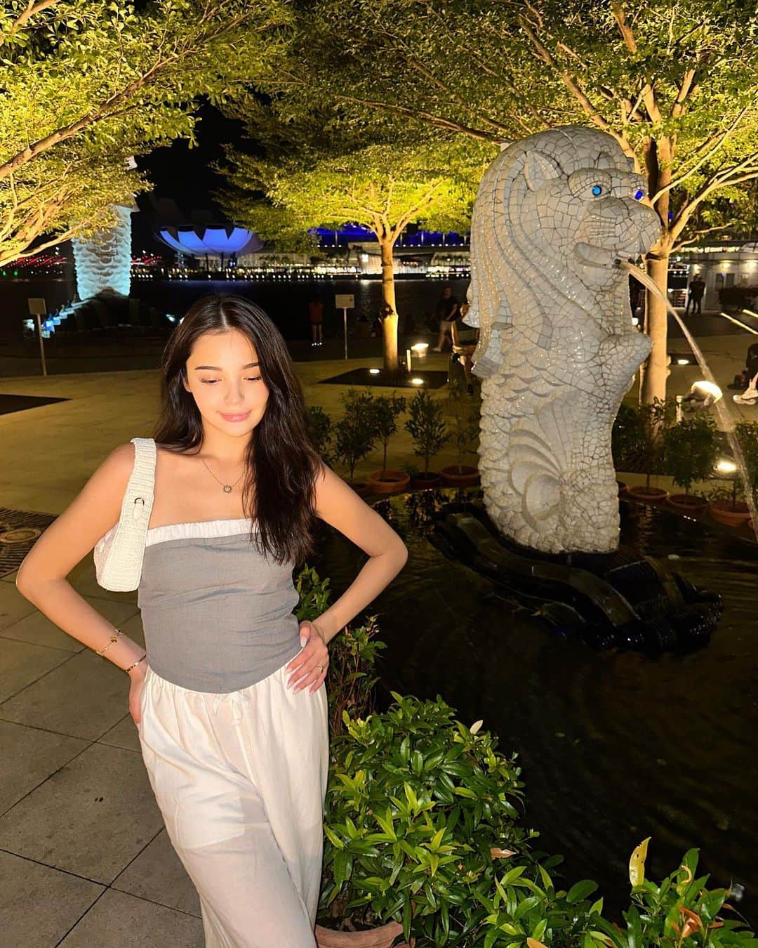 太陽奈さんのインスタグラム写真 - (太陽奈Instagram)「初代マーライオンと後ろにはみんなのマーライオン」9月26日 0時03分 - _taiyona