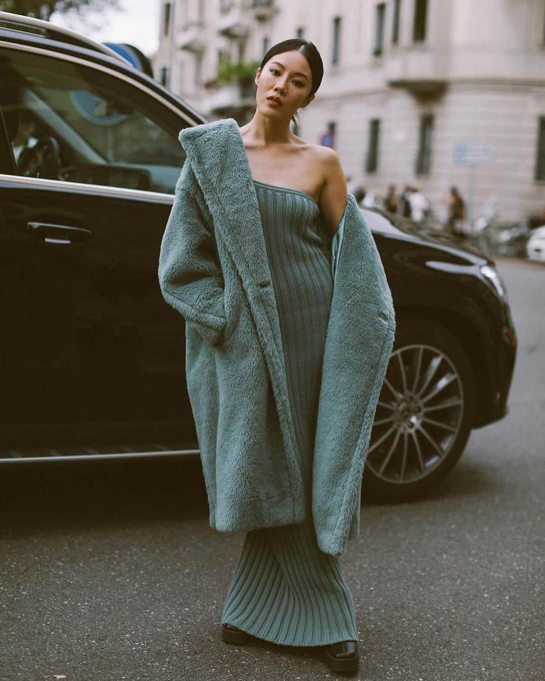 ELLE Magazineさんのインスタグラム写真 - (ELLE MagazineInstagram)「@piermodelsjam captured some of the best street style at Milan Fashion Week. 🔥 Click the link in bio for more.」9月26日 0時03分 - elleusa