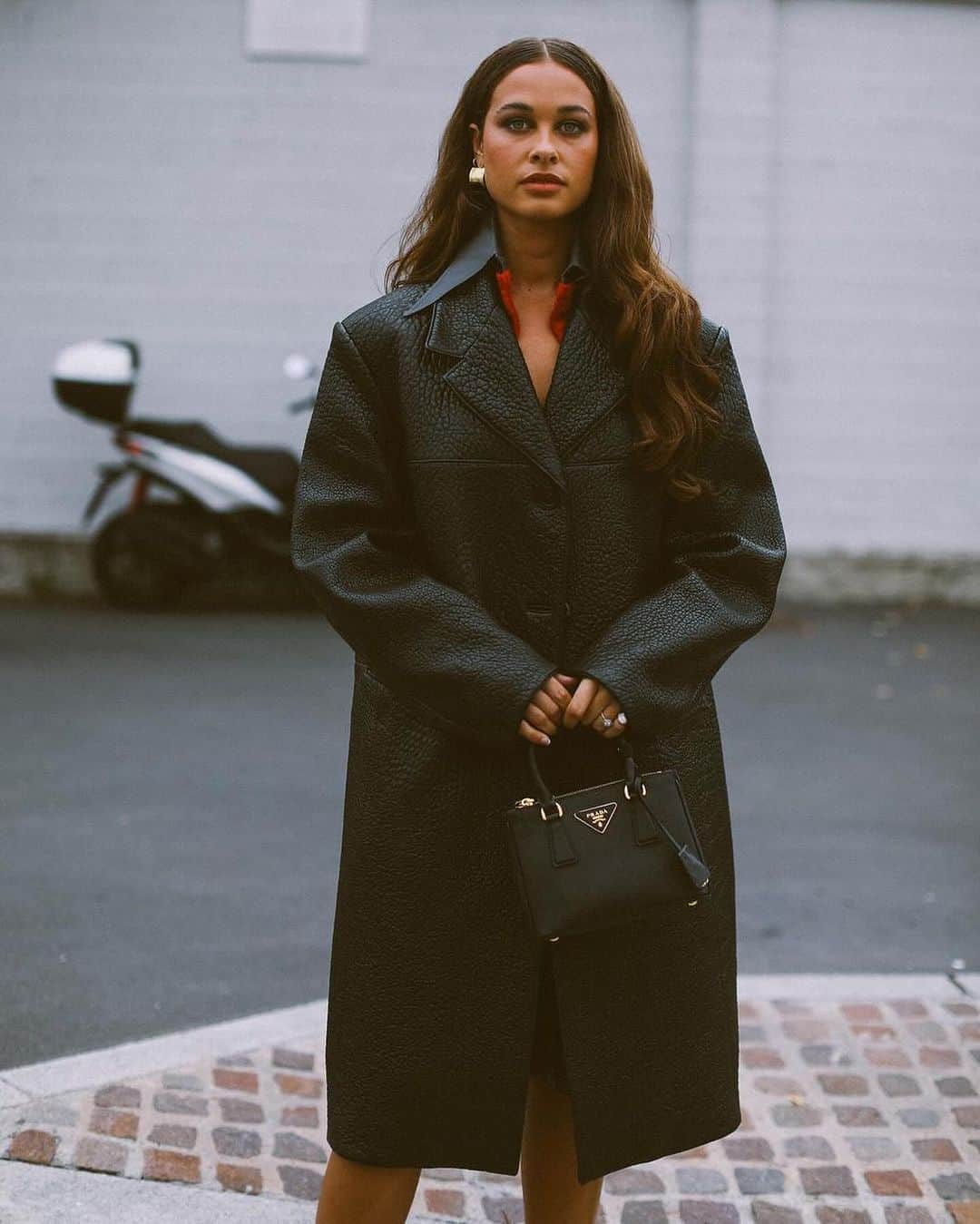 ELLE Magazineさんのインスタグラム写真 - (ELLE MagazineInstagram)「@piermodelsjam captured some of the best street style at Milan Fashion Week. 🔥 Click the link in bio for more.」9月26日 0時03分 - elleusa