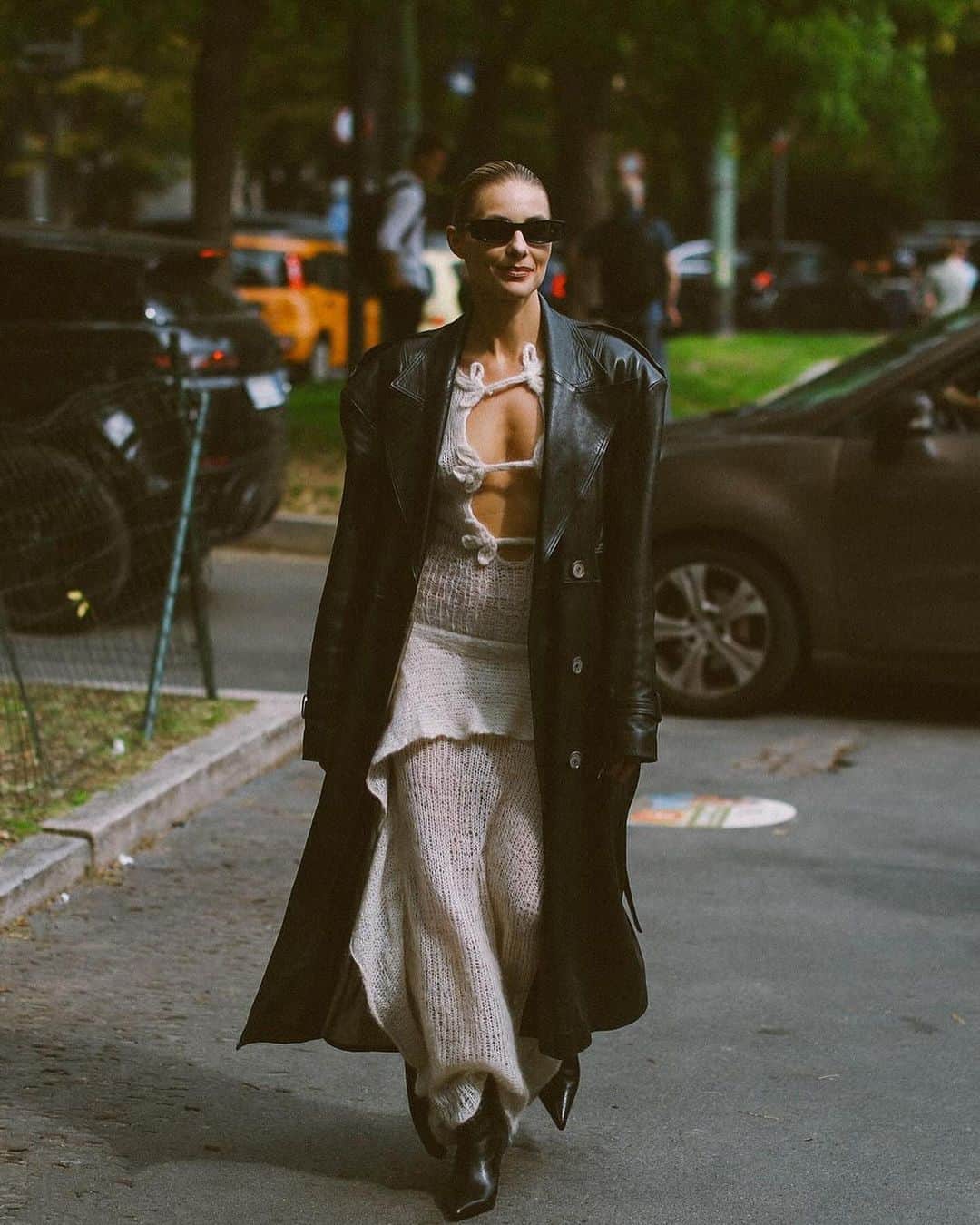 ELLE Magazineさんのインスタグラム写真 - (ELLE MagazineInstagram)「@piermodelsjam captured some of the best street style at Milan Fashion Week. 🔥 Click the link in bio for more.」9月26日 0時03分 - elleusa