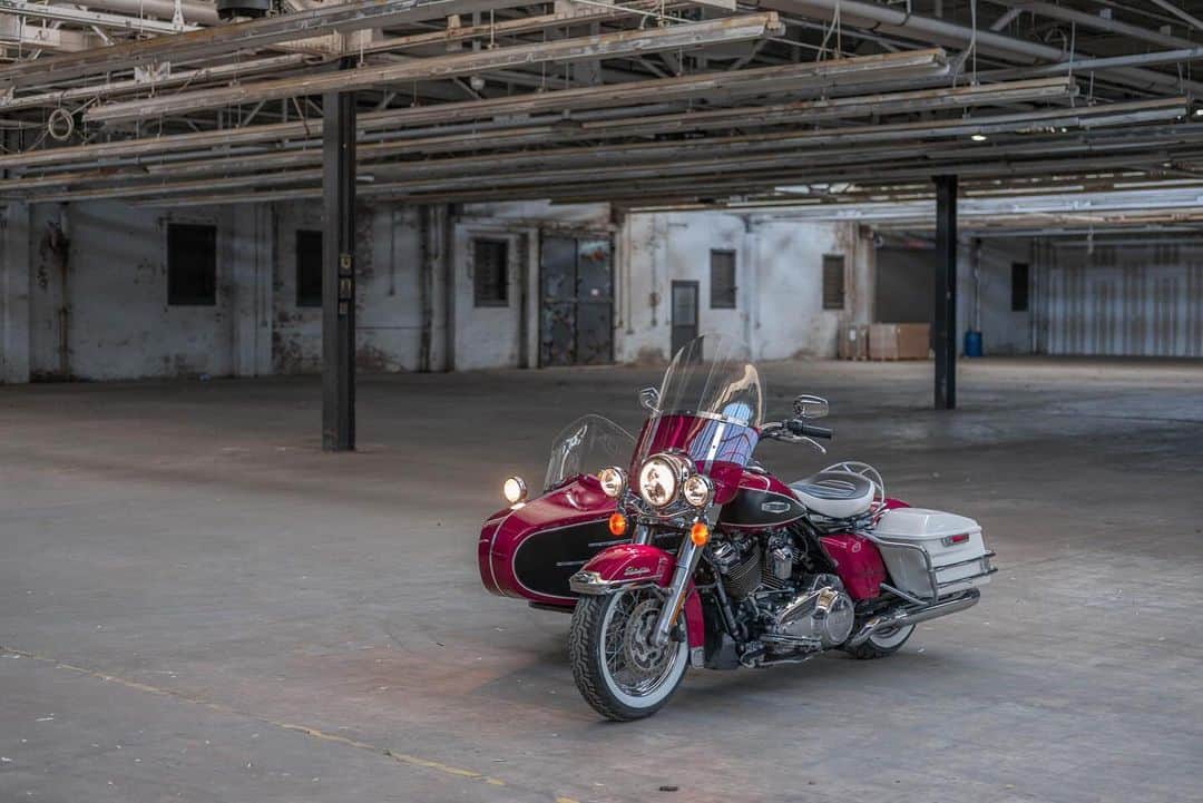 Harley-Davidsonさんのインスタグラム写真 - (Harley-DavidsonInstagram)「Name a more iconic duo.​  Check out @PrismSupply_’s custom 2023 Electra Glide Highway King complete with Champion sidecar at @TheCongregationShow in Charlotte, N.C. on Oct. 7.​  #HarleyDavidson #IconsCollection #HighwayKing​  *The Champion sidecar is not a Harley-Davidson product.」9月26日 0時03分 - harleydavidson