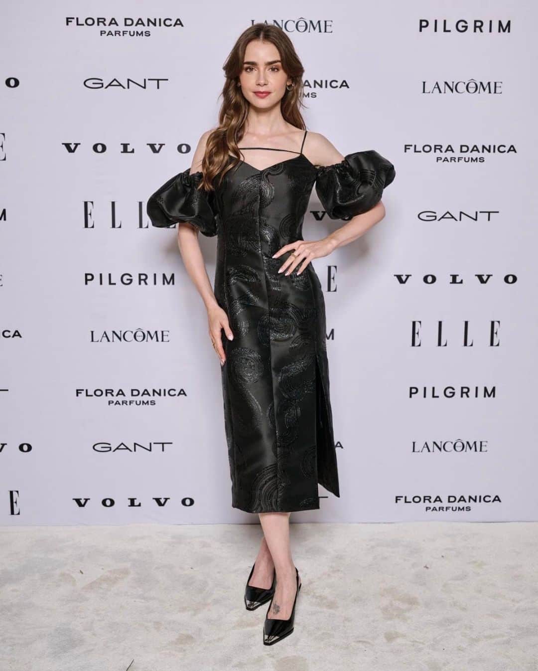 Lancôme Officialさんのインスタグラム写真 - (Lancôme OfficialInstagram)「Our dear Lancôme ambassador @lilyjcollins stunned at this year’s ELLE Denmark Awards, presenting the prize for Designer of The Year to Caroline Engelgaar for Mark Kenly Domino Tan. @elledanmark @caroline_engelgaar  #Lancome #LilyCollins #ELLEDenmark」9月26日 0時03分 - lancomeofficial