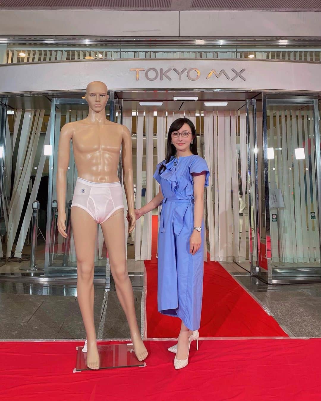 松澤千晶のインスタグラム：「久々のバラいろダンディ、楽しかったです✨ 藤田ディレクターの門出を祝福でき、復帰一日目が梅沢会長と小山兄貴の変態協会の日で何よりでした。  明日もよろしくお願いいたします🎶  one-piece @saaageboutique accessory @osewaya_official  #バラダン #TOKYOMX」