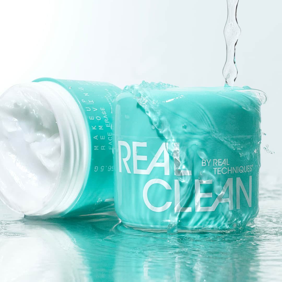 Real Techniquesさんのインスタグラム写真 - (Real TechniquesInstagram)「Flawless makeup starts with healthy skin.   Real Clean is designed for makeup lovers who want to give their skin the best treatment day or night 🙌  Shop now at @walmart!」9月26日 0時00分 - realtechniques