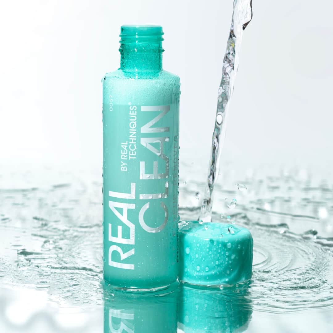 Real Techniquesさんのインスタグラム写真 - (Real TechniquesInstagram)「Flawless makeup starts with healthy skin.   Real Clean is designed for makeup lovers who want to give their skin the best treatment day or night 🙌  Shop now at @walmart!」9月26日 0時00分 - realtechniques