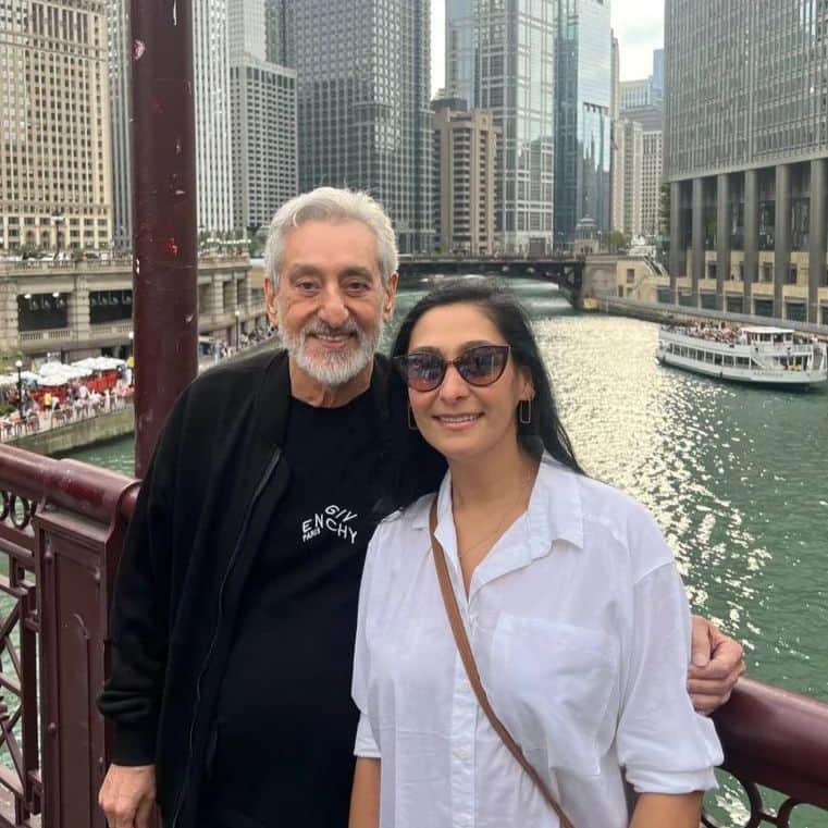 Ebiのインスタグラム：「. یه عکس دو نفره در کنار خاتون بابا، دختر بزرگ و دوست داشتنیم در شهر شیکاگو❤️ . With my dearest and eldest daughter, my sweet @khatouneee in Chicago. Love her to bits❤️」