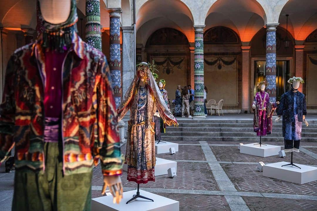 Pierre-Louis Masciaさんのインスタグラム写真 - (Pierre-Louis MasciaInstagram)「A special thank you to all the guests we had the pleasure of welcoming yesterday in Milan inside Palazzo Isimbardi at the presentation of our Spring Summer 2024 collection, Voyage Autour De Mon Jardin. Thanks to everyone who made this day unforgettable @achillepinto @eplusestudio @cvcommunications @pascalelandot @showroompoint @showroom_ioime @klauser_ @apropostudionyc @e_noi_ @bonacina1889 @northsix」9月26日 0時10分 - pierrelouismascia