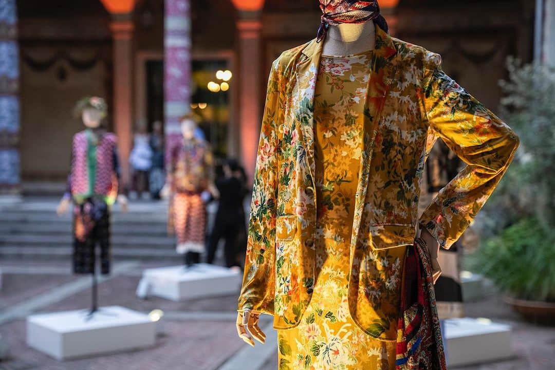 Pierre-Louis Masciaさんのインスタグラム写真 - (Pierre-Louis MasciaInstagram)「A special thank you to all the guests we had the pleasure of welcoming yesterday in Milan inside Palazzo Isimbardi at the presentation of our Spring Summer 2024 collection, Voyage Autour De Mon Jardin. Thanks to everyone who made this day unforgettable @achillepinto @eplusestudio @cvcommunications @pascalelandot @showroompoint @showroom_ioime @klauser_ @apropostudionyc @e_noi_ @bonacina1889 @northsix」9月26日 0時10分 - pierrelouismascia