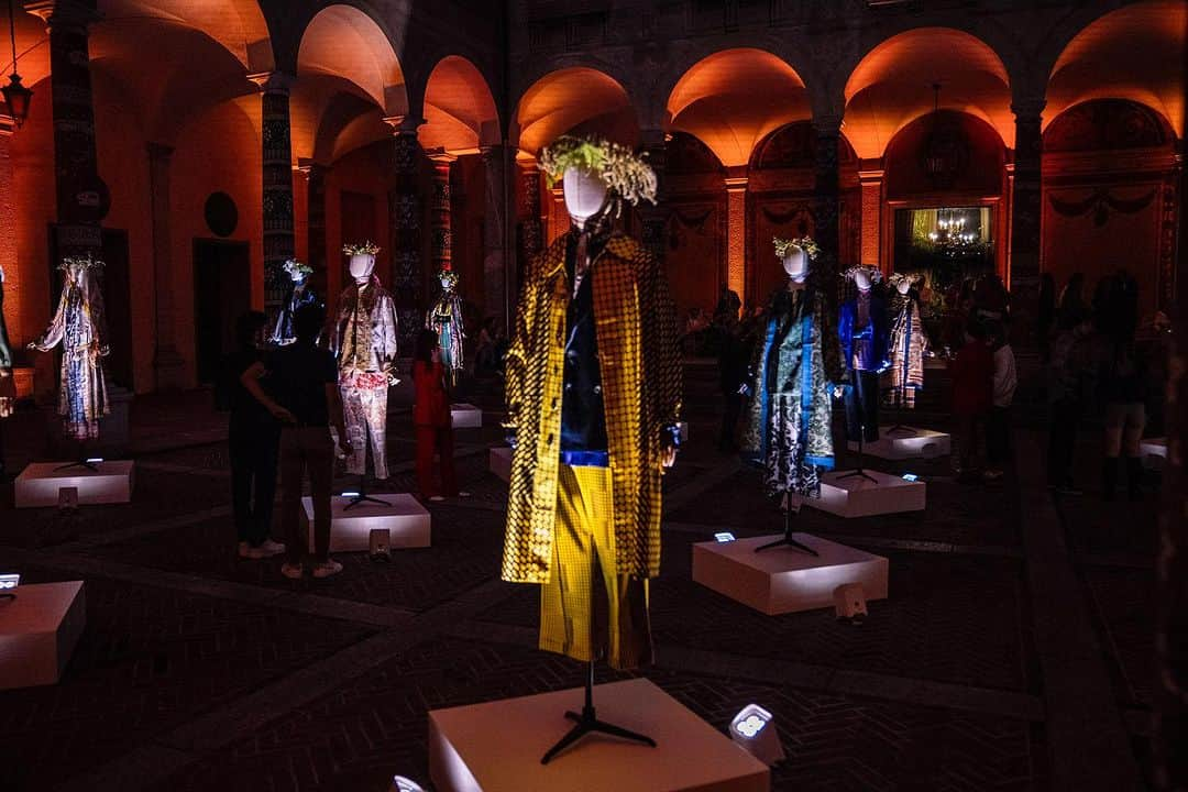 Pierre-Louis Masciaさんのインスタグラム写真 - (Pierre-Louis MasciaInstagram)「A special thank you to all the guests we had the pleasure of welcoming yesterday in Milan inside Palazzo Isimbardi at the presentation of our Spring Summer 2024 collection, Voyage Autour De Mon Jardin. Thanks to everyone who made this day unforgettable @achillepinto @eplusestudio @cvcommunications @pascalelandot @showroompoint @showroom_ioime @klauser_ @apropostudionyc @e_noi_ @bonacina1889 @northsix」9月26日 0時10分 - pierrelouismascia