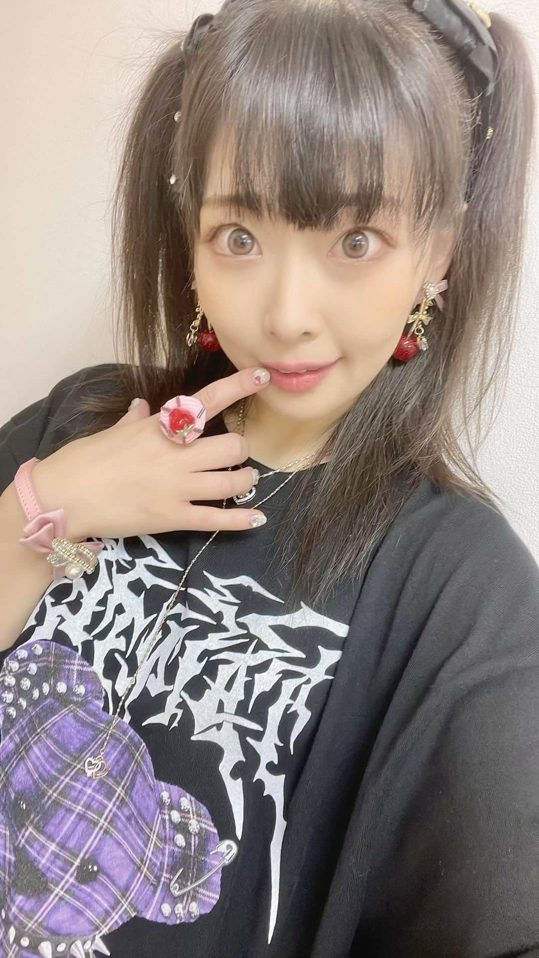 原美織のインスタグラム：「地雷系？裏原系？😈💜」