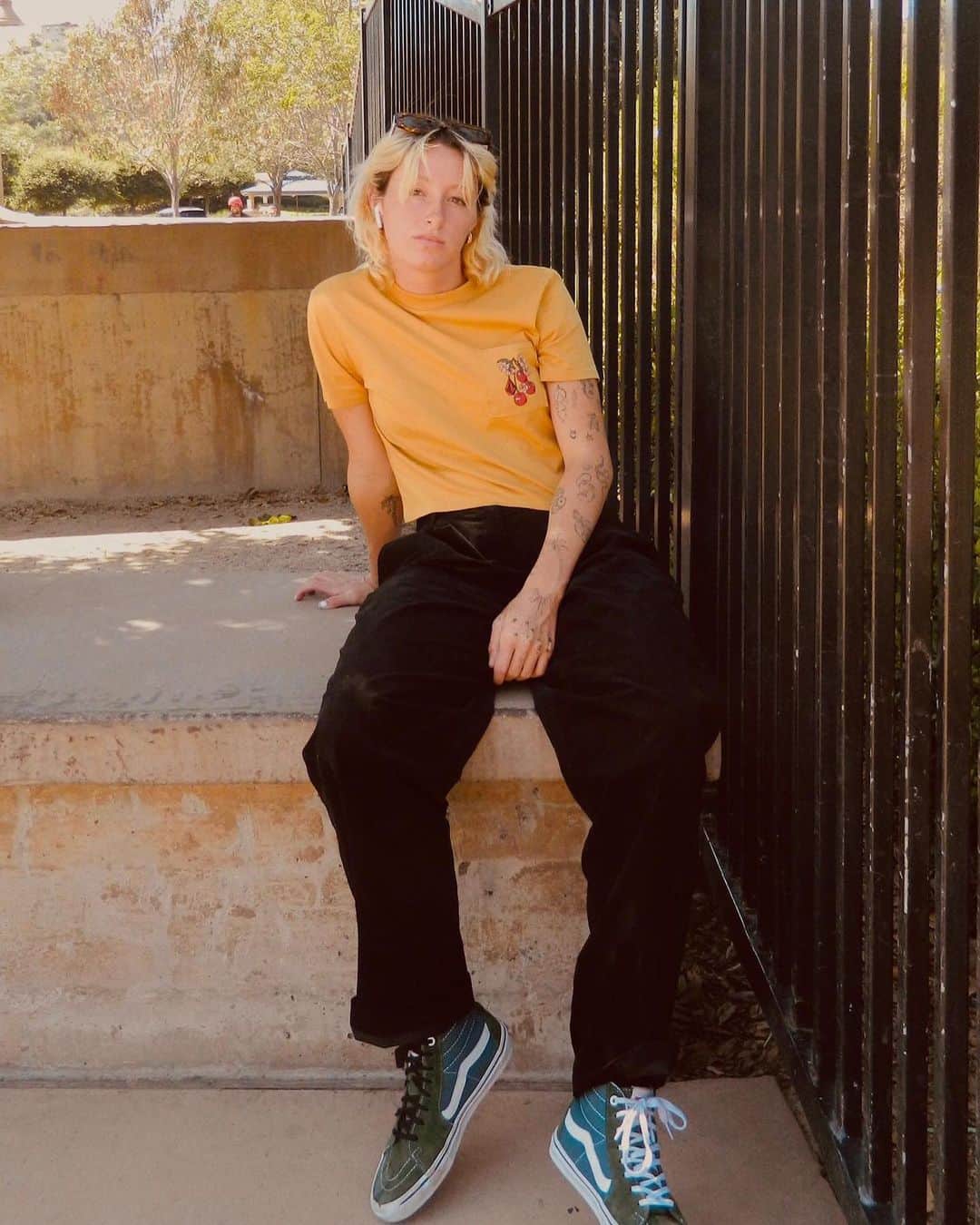 のインスタグラム：「The Monday slump 🥱 @kyliewootenn in our ‘Histone Cord Pants’ + ‘Pocket Dial Tee’」