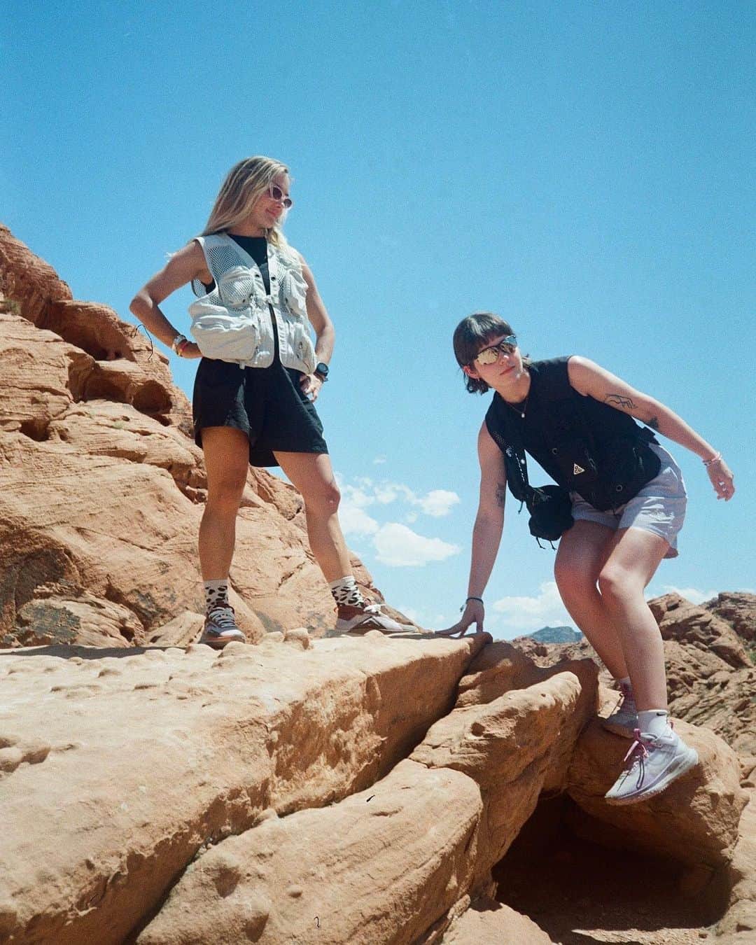 のインスタグラム：「Grab your girlfriends and go exploring.   This crew of female adventure-seekers gathered in the deserts of the Southwest to scramble, scout and shimmy (dancing is def encouraged) across the terrain of the Valley of Fire and Bryce Canyon.   With a well-packed vest, some good-traction footwear, and a “more miles, more smiles” mindset — you’re bound to discover an enticing #ACGAdventure.」