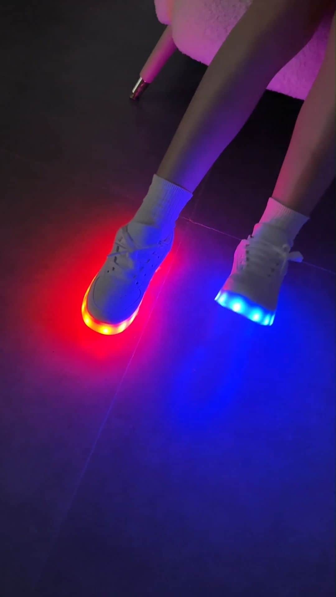 SHEINのインスタグラム：「Light up the night (forrealz) in our ultra-fun light up sneakers 💡🌟  🔎16562778  #SHEIN #SHEINforAll #SHEINstyle #fashion #chic #saveinstyle」