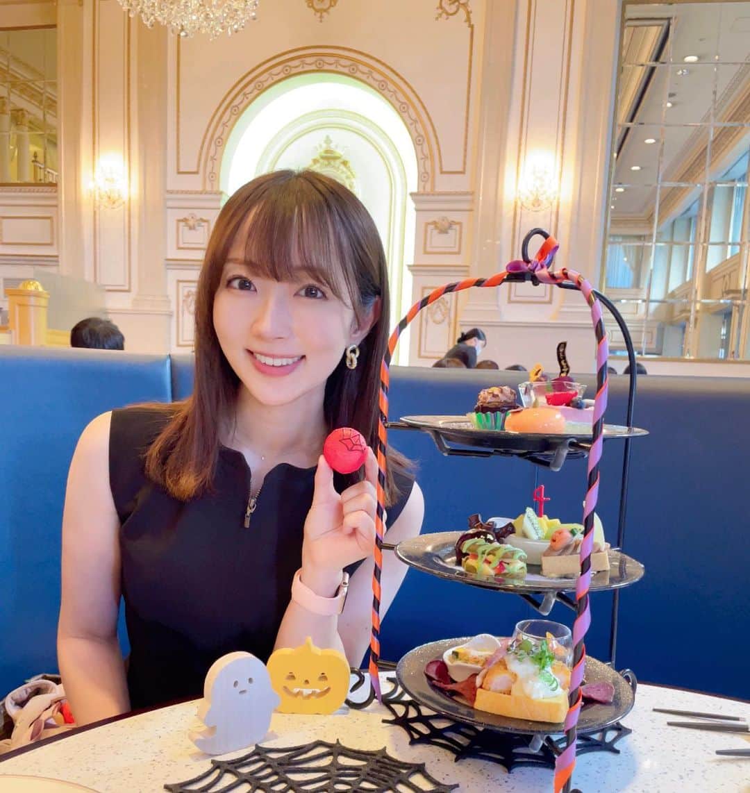 小島まゆみのインスタグラム：「. . . 9月26日 お誕生日を迎えることが出来ました🎂🩷  デビューは16歳。こうして活動出来ているのは日々応援してくださっている皆様がいるから✨  いつも近くにいてくださる皆さん、 画面越しに見守ってくださっている皆さん、  いつもありがとうございます✨ 皆さんの愛のおかげで、こんなにも長く続けることが出来ています。  そしてお仕事を通して知り合った皆様✨ ラジオのメインパーソナリティを任せてもらってから2年！自分の番組であるという責任と共に、この現場が楽しいなと思って欲しい、関わって下さるタレントさんに幸せになって貰えたらいいなという気持ちが大きくなった年でした。  これからも姫ラジに協力してくださる皆さんと楽しい時間を作って行けるようにわたしもっともっと頑張ります💪✨  まだまだ未熟ですが、この1年もどうぞよろしくお願いします☺️🤝🏻🩷」