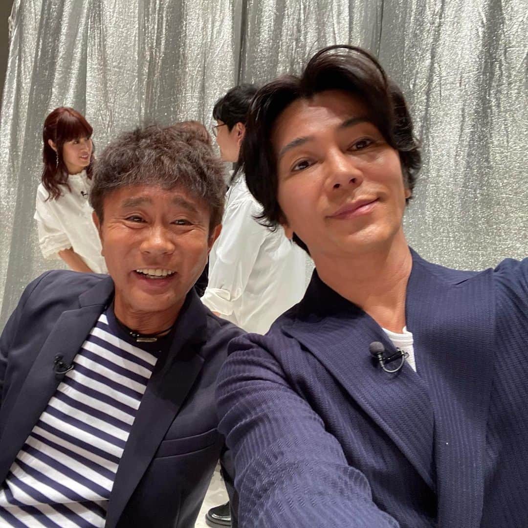 武田真治さんのインスタグラム写真 - (武田真治Instagram)「2023.9.20.#オオカミ少年 の#ハマダ歌謡祭 に参加させて頂きました🎤♪ ご覧いた皆様ありがとうございました📺 初出場なのにベテラン世代のリーダーって💦 クイズにドキドキしつつも世代を超えたカラオケって楽しいものですね☆ 華やかな時間でした🎉 収録の合間に写真をお願いしました📸  #浜田雅功 さん #宇徳敬子 さん #大原櫻子 さん #近藤春菜 さん #鈴木鈴木 さん #鈴木梨央 さん  #住田萌乃 さん #山﨑玲奈 さん #MayJ さん、ありがとうございました😊 #武田真治」9月26日 0時37分 - shinji.takeda