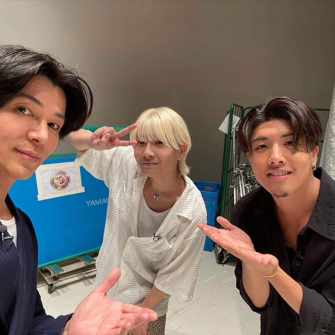 武田真治さんのインスタグラム写真 - (武田真治Instagram)「2023.9.20.#オオカミ少年 の#ハマダ歌謡祭 に参加させて頂きました🎤♪ ご覧いた皆様ありがとうございました📺 初出場なのにベテラン世代のリーダーって💦 クイズにドキドキしつつも世代を超えたカラオケって楽しいものですね☆ 華やかな時間でした🎉 収録の合間に写真をお願いしました📸  #浜田雅功 さん #宇徳敬子 さん #大原櫻子 さん #近藤春菜 さん #鈴木鈴木 さん #鈴木梨央 さん  #住田萌乃 さん #山﨑玲奈 さん #MayJ さん、ありがとうございました😊 #武田真治」9月26日 0時37分 - shinji.takeda