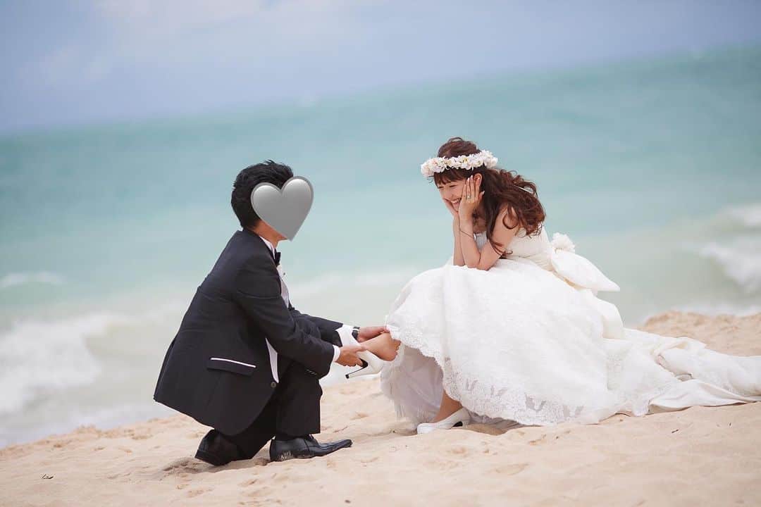 Remiさんのインスタグラム写真 - (RemiInstagram)「10years ago...then, now and to the feature🙏 気がつけば旅の間に結婚式から10年が経過していました。 ハネムーンの聖地を訪れたこのタイミングで10年前と今の私たちを。  変わらず仲良くしてくれる大切な友人と、かけがえのない子供たち、そして唯一無二のパートナー。  どれもこれまでとこれからの私の人生に欠かせないものたち。 これから環境が変わってもこの関係は不変でありますように。 大切にしていきたいと思います🤍  #HappyAnniversary  #結婚式記念日 #ハワイウェディング #20130917 #ちゃみのジャンプ力よ」9月26日 0時43分 - remi_912