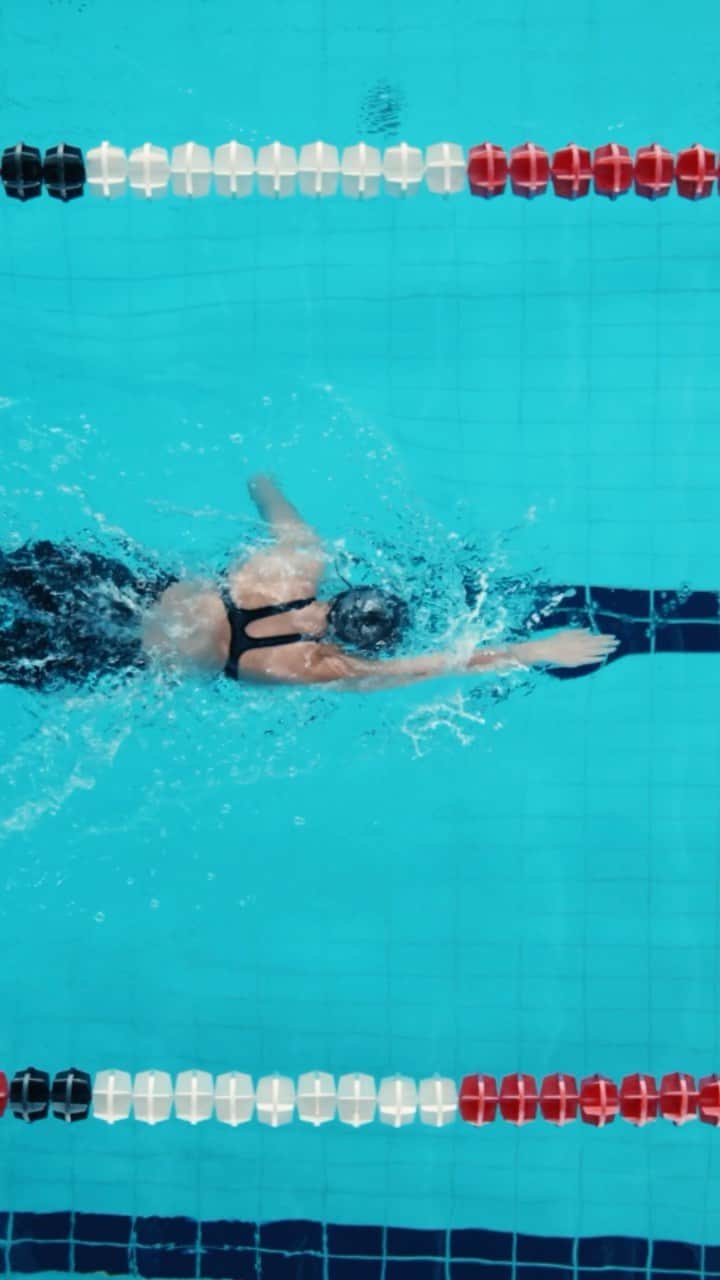 のインスタグラム：「In the pool or in the workshop, our artisans and athletes share the same quest for excellence. Hard work and endless repetition to strive for perfection and accomplish a common mission, that of “Crafting Dreams”.   LVMH is proud to be Premium Partner of the Olympic and Paralympic Games @paris2024.    —   Dans une piscine comme dans nos ateliers, nos artisans et les athlètes partagent la même quête de l’excellence.   Un travail acharné et des gestes sans cesse répétés pour tendre vers la perfection et accomplir une mission commune : Savoir Faire Rêver.   LVMH est fier d’être Partenaire Premium des Jeux Olympiques et Paralympiques de @paris2024.    #LVMH #ArtisanDeToutesLesVictoires #Paris2024」