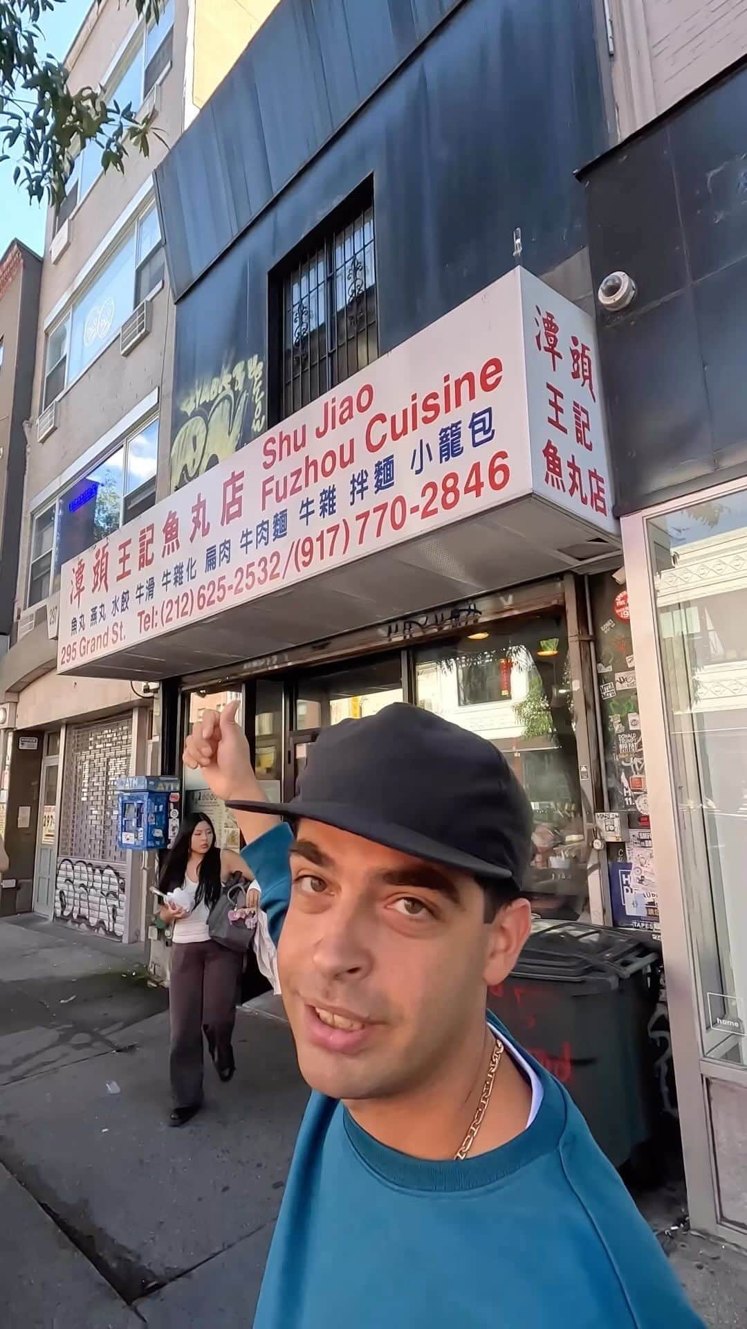 サタデーズのインスタグラム：「$5 lunch break with Ilya (@rockybalboner1) at Shu Jiao Fuzhou Cuisine.」