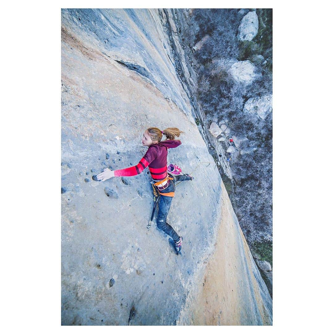 マーゴ・ヘイズのインスタグラム：「6 years ago (from yesterday) I became the first woman to climb Biographie 5.15a. Still so proud of you baby girl. 👼🏼🤍🌸 Thank you to all of those who belayed me, supported me, cheered for me, and believed in me even in the moments I didn’t so much. You all know who you are. 🤍 This route, Céüse, and these memories will always hold such a special place in my heart.  📸 @jan_novak_photography  @thenorthface @thenorthface_climb @petzl_official @lasportivana @frictionlabs」