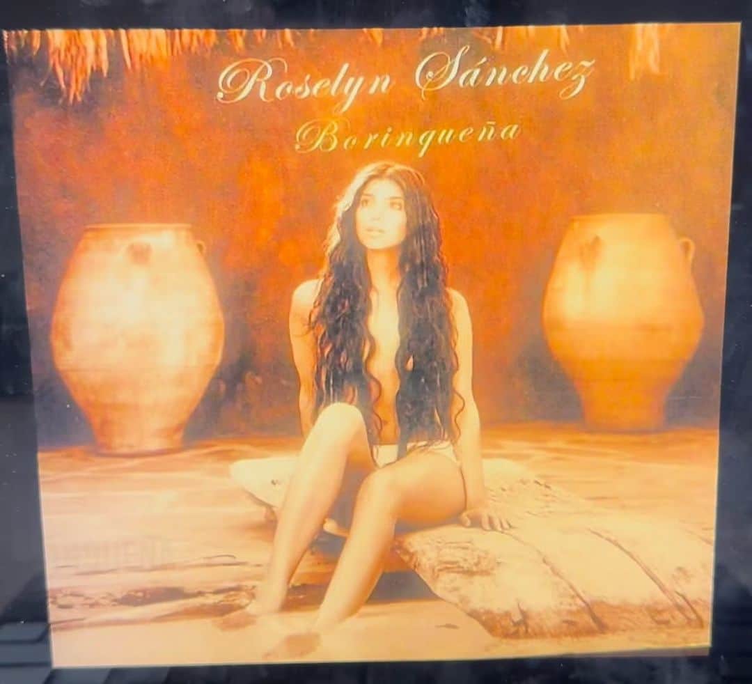 ロゼリン・サンチェスのインスタグラム：「This is a very honest and vulnerable moment for me that I was able to share at a beautiful interview made by @miracanelatv last year. Here I’m talking about my album Borinqueña that I recorded many years back.  It’s in Spanish 🫶 But wanted my English speaking followers to know what the clip is about.  Este especial tan bonito de mi vida producido por @miracanelatv tuvo momentos muy honestos donde hablo por primera vez de muchas cosas que por años me causaron mucha desilusión. Pero no hay nada más lindo que aceptar, entender la lección, crecer y seguir pa’lante. Eso fue Borinqueña para mi 🙏」