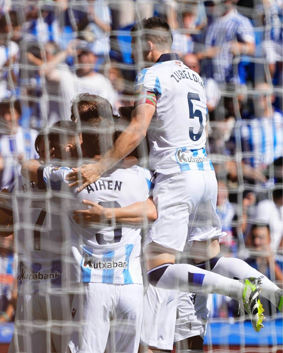 レアル・ソシエダさんのインスタグラム写真 - (レアル・ソシエダInstagram)「🔜 Hurrengo erronka  🆚 Valencia CF  🏟 Mestalla  🗓 Asteazkena  ⏰ 21:30  🆙 AURRERA REALA!!!    #AurreraReala」9月26日 1時00分 - realsociedad