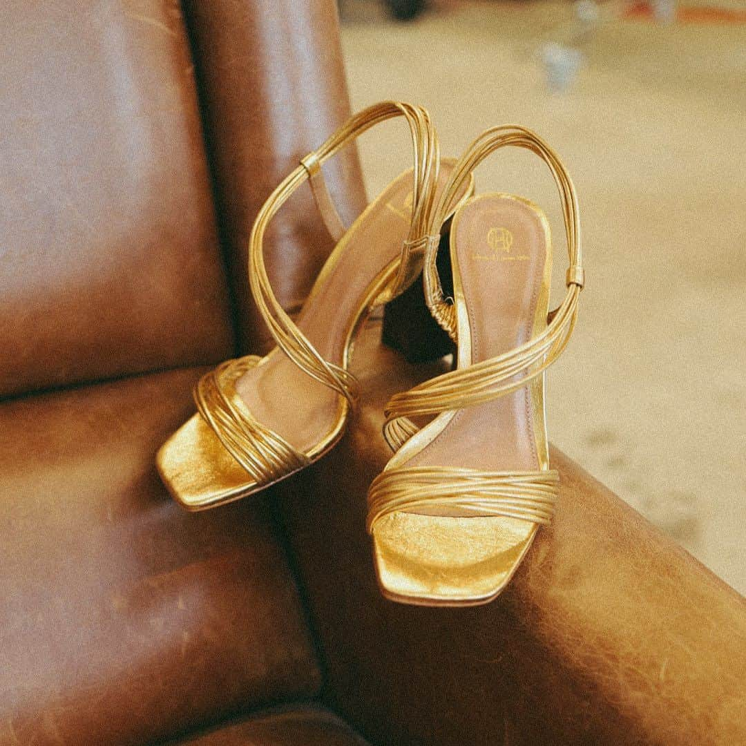 ウィンターケイトのインスタグラム：「Stay golden in the Kayla Sandals. ✨ Available exclusively on @revolve. #hohxrevolve」