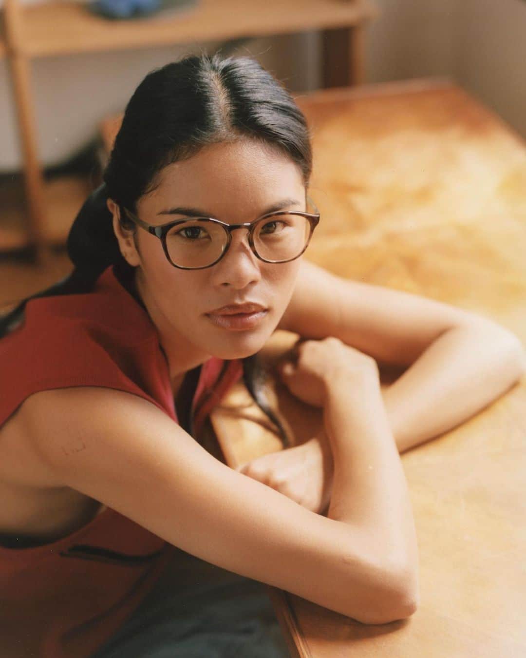 JINSさんのインスタグラム写真 - (JINSInstagram)「Our Airframe Home collection was designed to be worn during your down time. They feature a lightweight Airframe construction, slim temples that help avoid pressure when lying down, and silicone nose pads that decrease pressure on your nose.  Photography: @julien__sage Stylist: @layton_style HMU: @carlacsperez Model: @sandradrifter Assistant: @austincalvello」9月26日 1時02分 - jins.usa