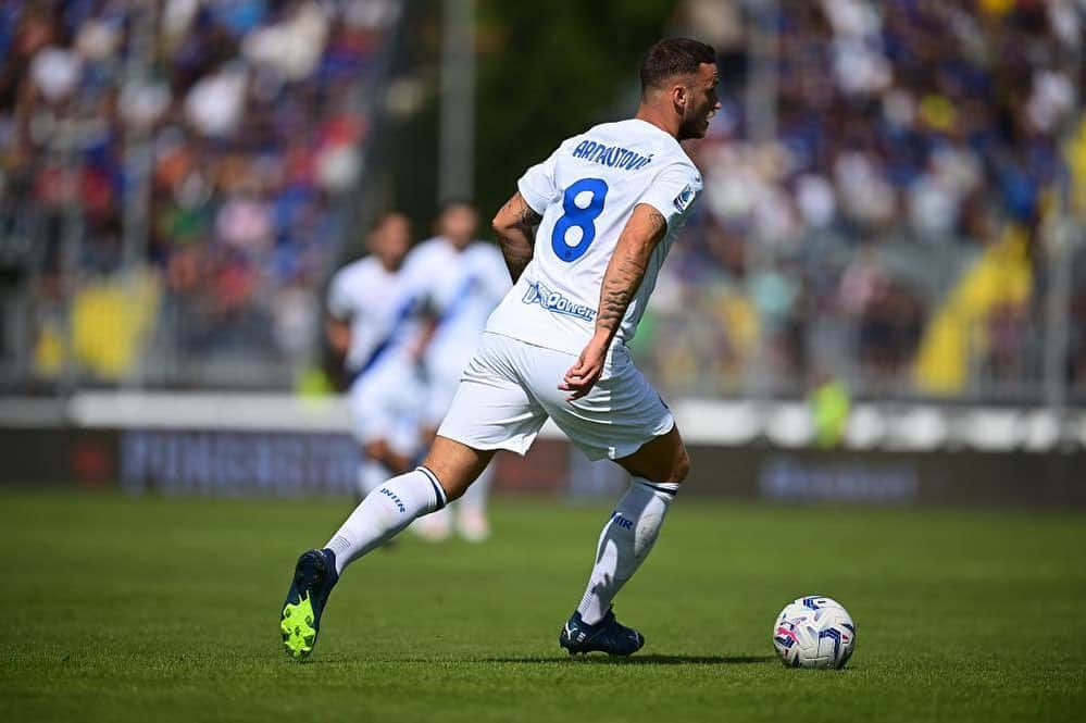 マルコ・アルナウトヴィッチのインスタグラム：「Grazie a tutti, compagni e tifosi, per l’affetto. Torno presto!  Sempre Forza @inter ! 🖤 💙」