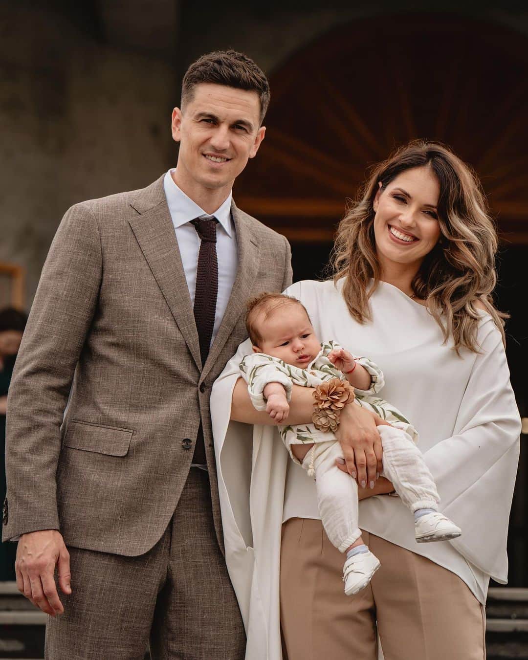 のインスタグラム：「Îți dorim o viață plină de dragoste și bucurii 😊 Bun venit printre creștini 😘 #elian #christening」