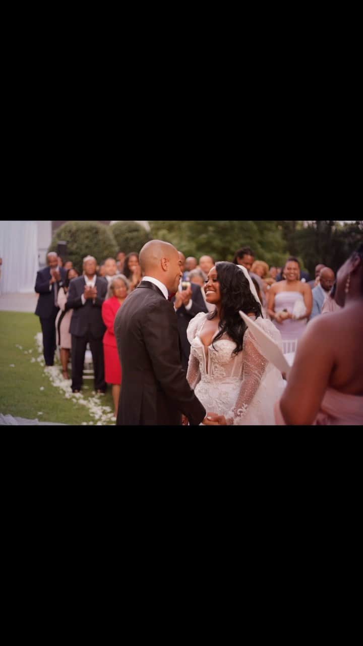 ケシア・ナイト・プリアムのインスタグラム：「Happy Anniversary baby… cheers to a lifetime together!! I love you ❤️   📸: @janethowardstudio  Wedding planner: @scoobiewest  Dress: @bridesbynona」