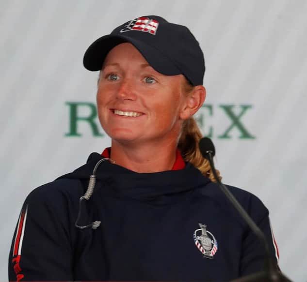 ナタリー・ガルビスのインスタグラム：「Stacy Lewis— I was so honored when you called me to be part of this incredible USA Solheim Cup Team over a year ago. You deserve all the praise as I look back at this special week. The way that you honored the History of the Solheim Cup and our past Captains is so special and honorable!!!!! The 88 for Kathy Withworth on our hats was mg favorite among many ways you honored the history of Aolheim Cups. The past Captains dinner in Spain on Thursday was my favorite night of the week!  You made the week FUN—-you spoiled us with incredible gifts every night in our USA themed rooms, left us quotes to inspire the players & captains every day, made the team room environment fun with ping pong, games and dance parties. You demanded that we play and handle ourselves in a way that we can inspire the next generation of girls with our best and be a role model for your daughter. I am so sad the week is over I wish we could live it all over again.  Thank you. 🇺🇸」
