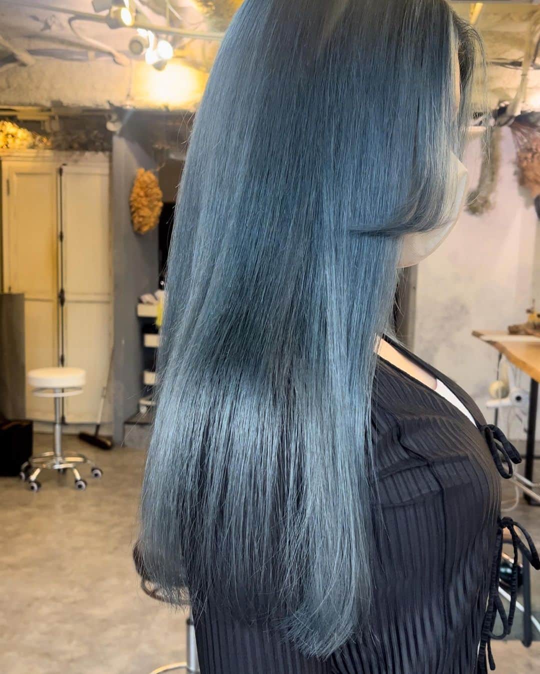 nico... DAISUKEのインスタグラム：「透明感color➕cut➕treatment ¥13750〜¥17050 double color¥14300〜¥23100 hair set¥4840 shampoo cut ¥3960  hair studio nico... Tel📞011-205-0595  札幌大通駅から徒歩🚶‍♂️5分以内 狸小路5丁目と6丁目の間  ピボォの隣Family Martを右に曲がり ２つ目の信号の角の三雄ビル8Ｆ  ＃スタイルチェンジ #髪質改善 ＃白髪染め ＃白髪ぼかし #札幌美容室 #大通り美容室 #ショートヘア #札幌カラー #札幌ブリーチ #韓国風 #インナーカラー #札幌ヘアアレンジ #札幌ヘアセット #札幌髪質改善 #札幌髪質改善トリートメント #札幌美容室 #札幌ショート  #ショートカット #髪質改善トリートメント ＃酸性ストレート #hair #髪質改善 #wolf cut #ウルフカット #ブリーチ #ウルフカット  #美容学生と繋がりたい  #balayage #北海道理容美容専門学校  #美容学生」