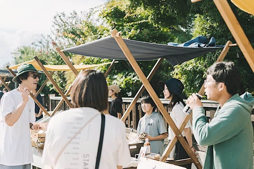 武藤千春さんのインスタグラム写真 - (武藤千春Instagram)「農と自然をテーマにした 大人の文化祭的マルシェ ASAMAYA MARCHE @asamayamarche   今年もたくさんの方にお力添えいただき、 ご参加いただき、 無事事故もなく終えることができました。  ご来場いただいた皆さま、 ご出店やご協賛してくださった皆さま、 警察、消防、警備などの安全管理での サポートしてくださった地域皆さま、 心より感謝申し上げます。 ありがとうございます。  手探りで、色々と試行錯誤しながらの場づくり、 至らない部分もたくさんあったかとは思いますが 今回も農を通じたゆるやかな繋がりが生まれ 私自身も楽しむことができましたし、 みんなの素敵な笑顔をたくさん見ることができて とてもほっとしております。  有難いことに 次回開催を望む声もたくさんいただき、 よし、また頑張るぞ。と。  あさまるを通じて、農や自然をきっかけに、 新たな挑戦が生まれたり、 心地良い繋がりが巡り続けていくように。  また来年！  #ASAMAYAMARCHE #あさまる」9月26日 11時36分 - iamchiharumuto