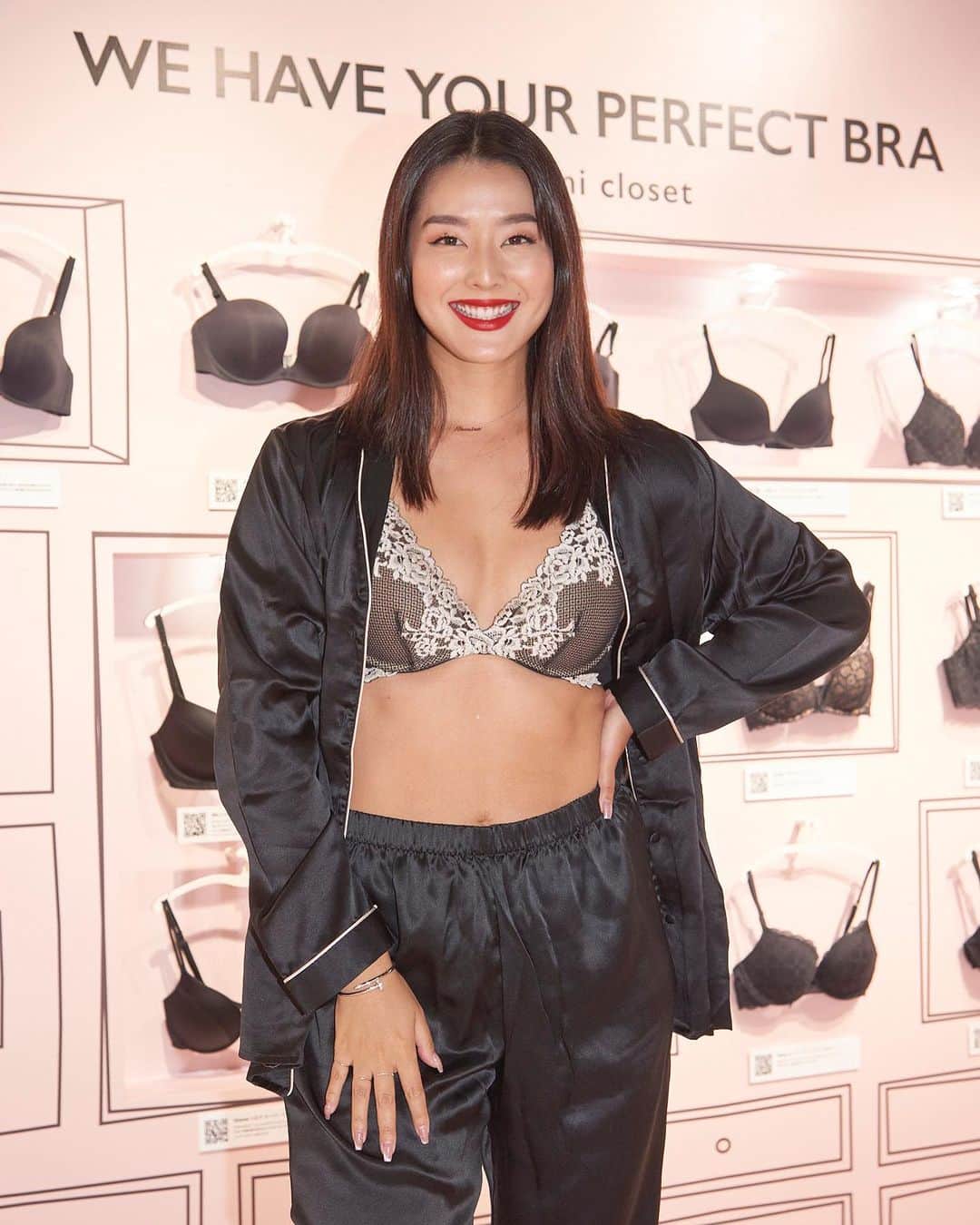 すみれさんのインスタグラム写真 - (すみれInstagram)「昨日はIntimissimi「WE HAVE YOUR PERFECT BRA」のエキシビションに一歩先に行って来ました！🖤  昔から大好きなインティミッシミのブラ… どれも素敵で凄くフィット感も良くて誰にでもおすすめしたいブラ！👙  本日9/26日から渋谷で、行った方はブラが無料でもらえちゃうチャンスがあるので、皆さんも是非行ってみてね！  #adv #パーフェクトブラを見つけたよ #インティミッシミ #intimissimi #intimissimigirls  @intimissimiofficial」9月26日 11時44分 - sumire808
