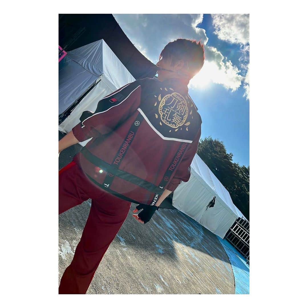 松島勇之介さんのインスタグラム写真 - (松島勇之介Instagram)「ミュージカル『刀剣乱舞』 ㊇ 乱舞野外祭　全公演終了しました！  1日ゆっくりしながら祭のことを思い出していたんですけど、どこ切り取っても楽しい思い出だらけです🗻  またやりたい！また皆さんの声を聞きたい！！その一心でこれからも突き進んでいくので着いてきてください！！！  また会いましょーう！！  #刀ミュ #すえひろがり」9月26日 11時55分 - limitedyu