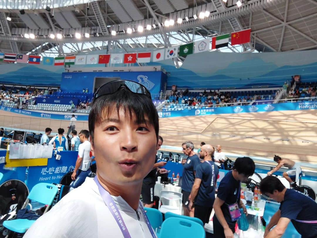 橋本英也さんのインスタグラム写真 - (橋本英也Instagram)「Kick off the Asian Games🇨🇳  アジア大会始まりました。 本日はチームパシュート予選、一回戦 明日は決勝です。  チーム全員で全力で戦ってきます💪💪  #AsianGames #TEAMJAPAN  @Japan_Olympic」9月26日 12時06分 - eiya_hashimoto