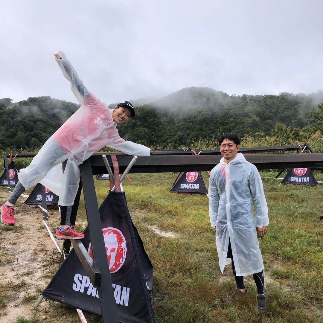 ありさ・あげまんクリエイターさんのインスタグラム写真 - (ありさ・あげまんクリエイターInstagram)「Spartan Race 2度目のボランティアはガーラ湯沢BEAST🟢  前日からのみんなのご飯作りから私のボラは始まっていた👩🏻‍🍳🔥 ほんと愉快な仲間たち笑 （ゆうだい可愛すぎて動画多め🤣）  そして当日はコインパーキングの機械が故障したのか、車が出せないというまさかのアクシデントから始まり、ボラの集合に遅れてしまい配置変更😂 （バーブワイヤー→ハードル）  でも結局当日になると色んなところに配置されるので、色んなところでみんなを見れてよかった✌🏻✨  #Spartanrace #スパルタンレース #新潟 #ガーラ湯沢 #越後湯沢 #スパルタンレース新潟 #beast #アスリートフードマイスター #ランニング食学検定」9月26日 12時16分 - arisa_beauty