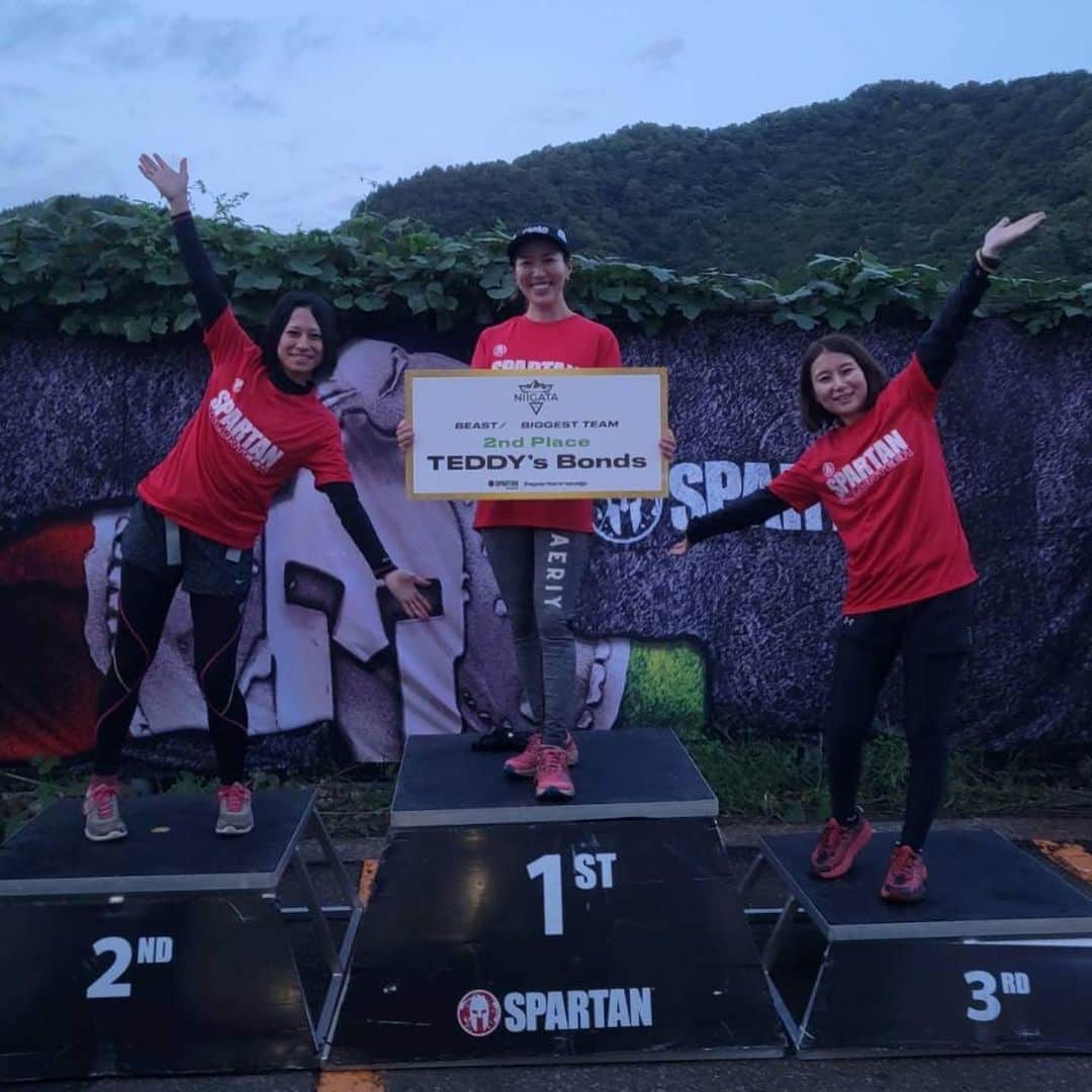 ありさ・あげまんクリエイターさんのインスタグラム写真 - (ありさ・あげまんクリエイターInstagram)「Spartan Race 2度目のボランティアはガーラ湯沢BEAST🟢  前日からのみんなのご飯作りから私のボラは始まっていた👩🏻‍🍳🔥 ほんと愉快な仲間たち笑 （ゆうだい可愛すぎて動画多め🤣）  そして当日はコインパーキングの機械が故障したのか、車が出せないというまさかのアクシデントから始まり、ボラの集合に遅れてしまい配置変更😂 （バーブワイヤー→ハードル）  でも結局当日になると色んなところに配置されるので、色んなところでみんなを見れてよかった✌🏻✨  #Spartanrace #スパルタンレース #新潟 #ガーラ湯沢 #越後湯沢 #スパルタンレース新潟 #beast #アスリートフードマイスター #ランニング食学検定」9月26日 12時16分 - arisa_beauty