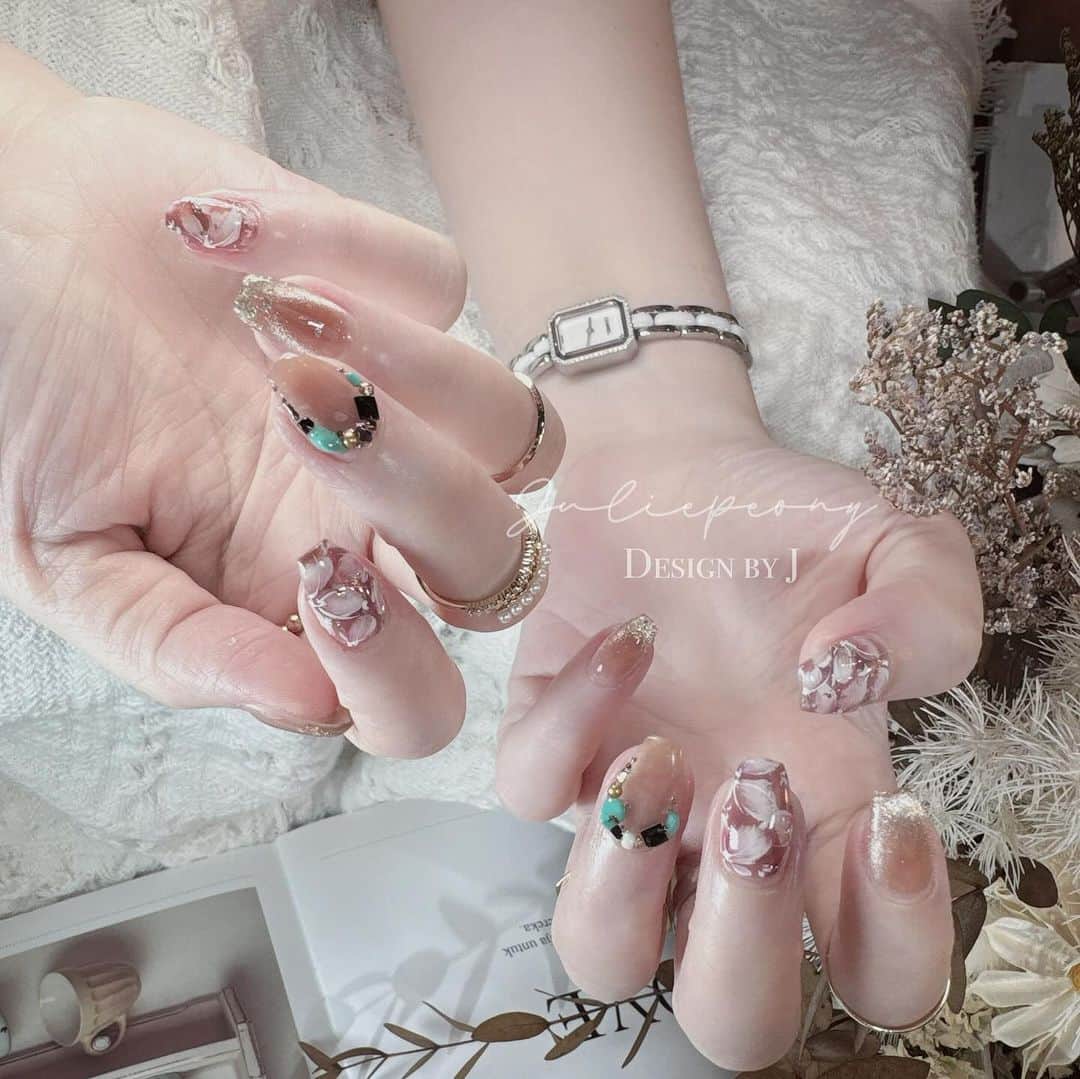 juliepeonyのインスタグラム：「美拉德の花布 - 最喜歡咖色系🍂🌰🥀」