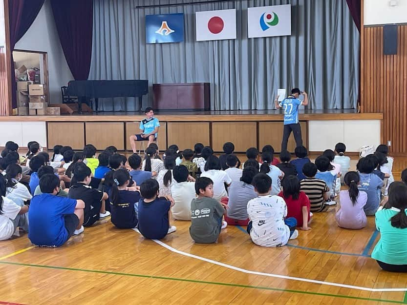 ジュビロ磐田さんのインスタグラム写真 - (ジュビロ磐田Instagram)「. 🏫#磐田市 小学校訪問レポート🏫  吉長真優 選手は磐田南小学校を訪問しました👊 自身も出場し、たくさんのパワーをもらった一斉観戦授業のお礼を伝えることができました📢  #シャレン  @iwatacity_official  @mahiro_yoshi」9月26日 12時23分 - jubiloiwata.official