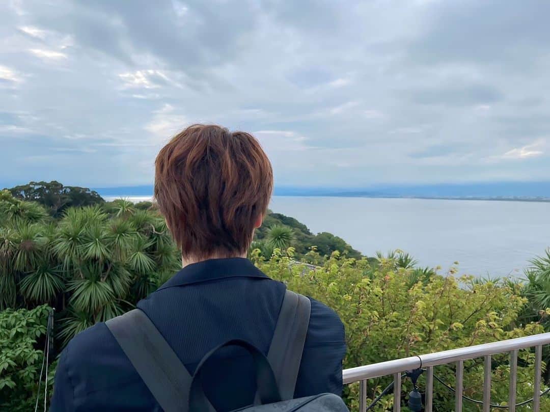 はやぶささんのインスタグラム写真 - (はやぶさInstagram)「江の島、シーキャンドル付近からの景色です。 海外の方も多く足を運ぶ『湘南エリア』 都内からでもすぐ行ける場所に、こんな素敵な場所がある。 静かな時間を過ごしたい方にはオススメのエリアですね。  【EN】  This is the view from near the Sea Candle on Enoshima Island.  Shonan area is visited by lots of people from overseas.  There is such a wonderful place within a short distance from Tokyo.  It is a recommended area for those who want to spend a quiet time.  #はやぶさ #ヒカル #ヤマト #大滝ひかる #駿河ヤマト #イベント #一日一枚  #写真  #hayabusa #hikaru #yamato #event  #picstory  #picstagram #photooftheday  #photogram  #hayabusadiary  #はやぶさの日記  #fotohariini」9月26日 12時34分 - hayabusa_new_generation_songs