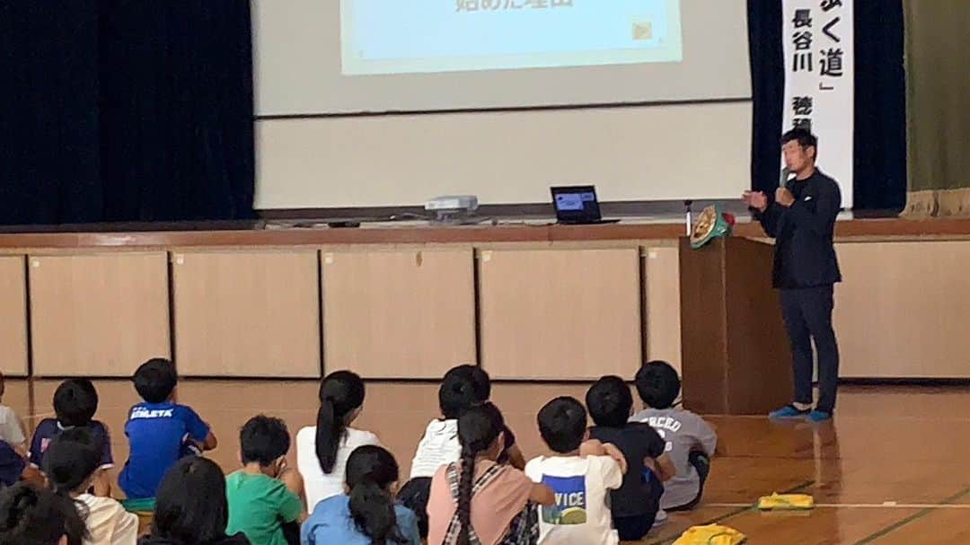 長谷川穂積のインスタグラム：「社小学校で講演させていただきました 6年には伝わったかな なんせあなた達の可能性は無限大てこと」