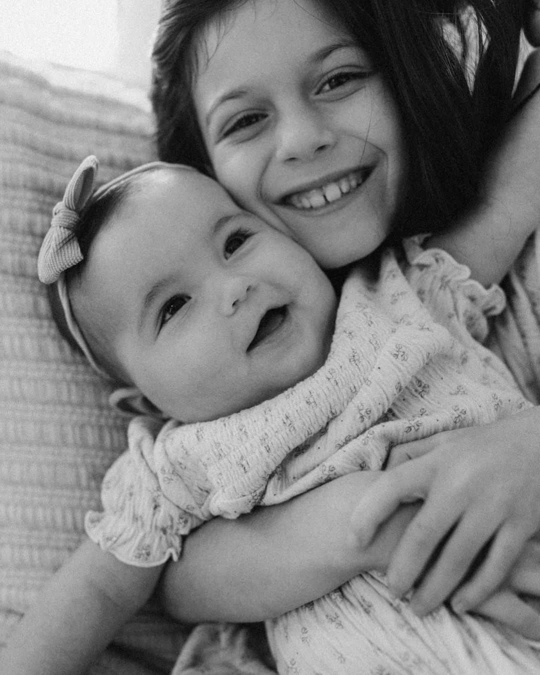 オデット・アナブルのインスタグラム：「Any reason to share this love 💕 #nationaldaughtersday」