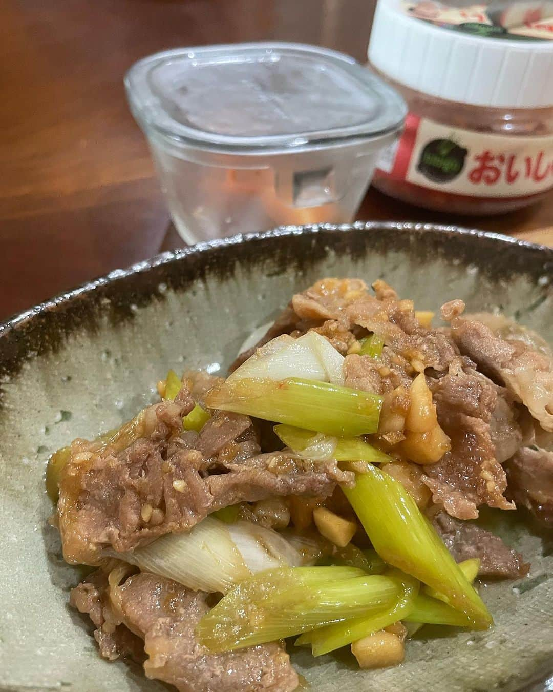 飯島直子さんのインスタグラム写真 - (飯島直子Instagram)「こんにちは^ - ^♪  朝晩は楽になりましたね  冷房でキンキンに冷えてるより よく眠れます  おきるのがしんどいです  もうすぐ正月です^_^  24.25日のへんじすこしです  母政子85才誕生日おめでとう♪父金弥命日、同じ日なのね… 父を思いながら母のお祝い^_^ 元気で長生きしてね 良い一年になりますように♪  kayo_uji誕生日おめでとう♪ いくつになったかな^ - ^？ 毎日がんばってるんだね ひと休みしながら健康に気をつけ日々を楽しくね！ステキな一年になりますように♪  愛犬チョコ１７才誕生日おめでとう♪好き嫌いも、頑固者になるよね^ - ^人間と同じかな^ ^ 今日はご馳走♪元気で長生きしてね♪  お彼岸で母と父のお墓参り 母は五ヶ月前に…ナミダ溢れちゃうよね、ナミダと時間が処方せんだよ、一緒にがんばろうね myossie！  55才ゆき子！高身長？猫背はカラダに良くないよ^ - ^ビシッと！ビシッとね♪  りん♪ダックスかわいいよね 長生きしてね♡  もうすぐ５３才のまぁ♪ありがとう♪  今月５５才になって落ち込んだ なぜ？！年を重ねることはイヤなことばかりじゃないよ^ - ^ 中年バンザイだ！rikamama♪  娘が一人暮らしをはじめる さみしい…うん、さみしいよね 成長です^ - ^あなたも一緒に成長しよう^ - ^30611mari！  あや♪  ここちゃん花ちゃんかわいい^_^インスリン花ちゃん、ゆっちゃんもがんばってね！  歯科衛生士！アドバイスありがとう^ - ^kiyokiyo♪  インスタ始めた理由、 前にも言ったかな…長くなるのでまた書くね！  いんぎら〜としまっし♪ のんびりしなさい♪  すず♪ゾノちゃんと機関銃トークいいね^ - ^  この間の式場で数年前に挙式！ ステキなホテルだよね^ - ^ いつまでもお幸せにねyasumeiyatani！  marcy_i！悲しいこと！どうした？！山ほど泣いてスッキリしたかな…ガンバレᕦ(ò_óˇ)ᕤ  アイコン変えた、了解！真由美♪  今日胃カメラ！頑張ってきてね 終わったら美味しいものたくさん食べよう♡  夜勤お疲れさま！ゆっくり休んでね(*´-`)  ともこ♪  ゆきまる！行ってらっしゃーい！  入院してる母に久しぶりに会える！良かったね、うれしいね！ たくさんお話ししてきてね ユカ！  今日は肉  ローカット玄米(炊き立て)  味噌汁(残、ふを足して新規風に)  ふだ肉(調味料色々)  ゆで卵  トマト(映え用)  実は生のトマトがあまりとくいではありません  健康と映えのためです^_^  まあトマトだけで映えてるか疑問ですが  茶色の中に紅一点ですね  火曜日！まだまだ続く1週間  ほどほどにエイエイオーでいこうね( ´ ▽ ` )ﾉ♡♡」9月26日 12時31分 - naoko_iijima_705_official