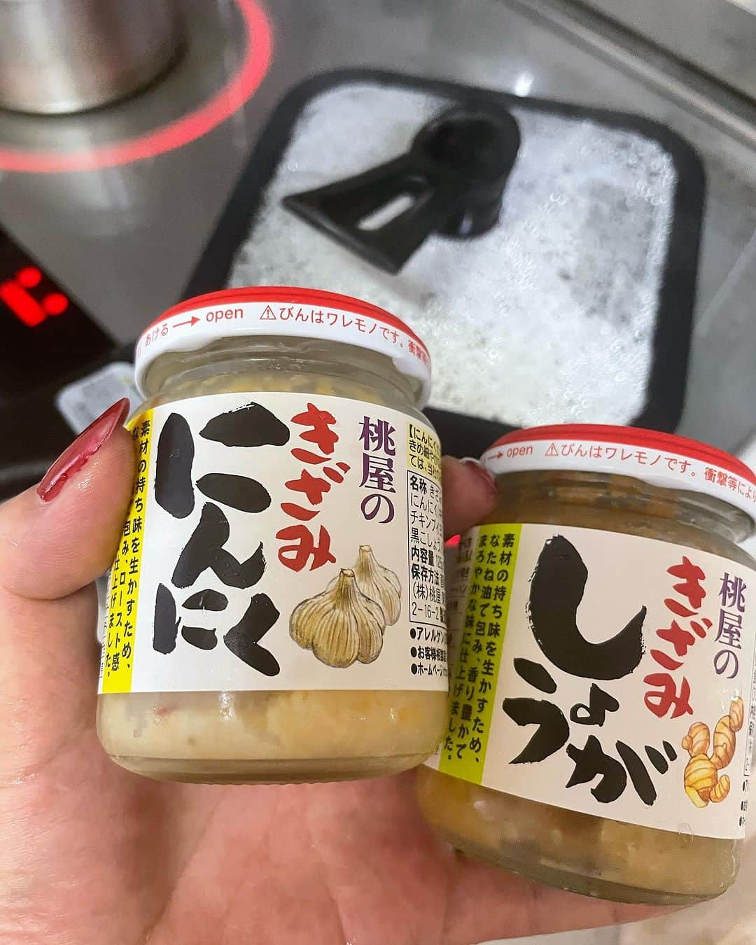 飯島直子さんのインスタグラム写真 - (飯島直子Instagram)「こんにちは^ - ^♪  朝晩は楽になりましたね  冷房でキンキンに冷えてるより よく眠れます  おきるのがしんどいです  もうすぐ正月です^_^  24.25日のへんじすこしです  母政子85才誕生日おめでとう♪父金弥命日、同じ日なのね… 父を思いながら母のお祝い^_^ 元気で長生きしてね 良い一年になりますように♪  kayo_uji誕生日おめでとう♪ いくつになったかな^ - ^？ 毎日がんばってるんだね ひと休みしながら健康に気をつけ日々を楽しくね！ステキな一年になりますように♪  愛犬チョコ１７才誕生日おめでとう♪好き嫌いも、頑固者になるよね^ - ^人間と同じかな^ ^ 今日はご馳走♪元気で長生きしてね♪  お彼岸で母と父のお墓参り 母は五ヶ月前に…ナミダ溢れちゃうよね、ナミダと時間が処方せんだよ、一緒にがんばろうね myossie！  55才ゆき子！高身長？猫背はカラダに良くないよ^ - ^ビシッと！ビシッとね♪  りん♪ダックスかわいいよね 長生きしてね♡  もうすぐ５３才のまぁ♪ありがとう♪  今月５５才になって落ち込んだ なぜ？！年を重ねることはイヤなことばかりじゃないよ^ - ^ 中年バンザイだ！rikamama♪  娘が一人暮らしをはじめる さみしい…うん、さみしいよね 成長です^ - ^あなたも一緒に成長しよう^ - ^30611mari！  あや♪  ここちゃん花ちゃんかわいい^_^インスリン花ちゃん、ゆっちゃんもがんばってね！  歯科衛生士！アドバイスありがとう^ - ^kiyokiyo♪  インスタ始めた理由、 前にも言ったかな…長くなるのでまた書くね！  いんぎら〜としまっし♪ のんびりしなさい♪  すず♪ゾノちゃんと機関銃トークいいね^ - ^  この間の式場で数年前に挙式！ ステキなホテルだよね^ - ^ いつまでもお幸せにねyasumeiyatani！  marcy_i！悲しいこと！どうした？！山ほど泣いてスッキリしたかな…ガンバレᕦ(ò_óˇ)ᕤ  アイコン変えた、了解！真由美♪  今日胃カメラ！頑張ってきてね 終わったら美味しいものたくさん食べよう♡  夜勤お疲れさま！ゆっくり休んでね(*´-`)  ともこ♪  ゆきまる！行ってらっしゃーい！  入院してる母に久しぶりに会える！良かったね、うれしいね！ たくさんお話ししてきてね ユカ！  今日は肉  ローカット玄米(炊き立て)  味噌汁(残、ふを足して新規風に)  ふだ肉(調味料色々)  ゆで卵  トマト(映え用)  実は生のトマトがあまりとくいではありません  健康と映えのためです^_^  まあトマトだけで映えてるか疑問ですが  茶色の中に紅一点ですね  火曜日！まだまだ続く1週間  ほどほどにエイエイオーでいこうね( ´ ▽ ` )ﾉ♡♡」9月26日 12時31分 - naoko_iijima_705_official