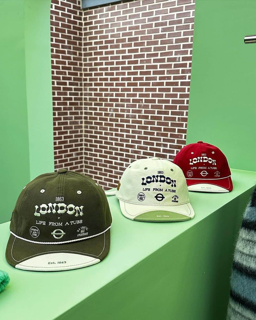 ドヒさんのインスタグラム写真 - (ドヒInstagram)「🤎🍀🧢🧣🧸」9月26日 3時34分 - mdh0925_
